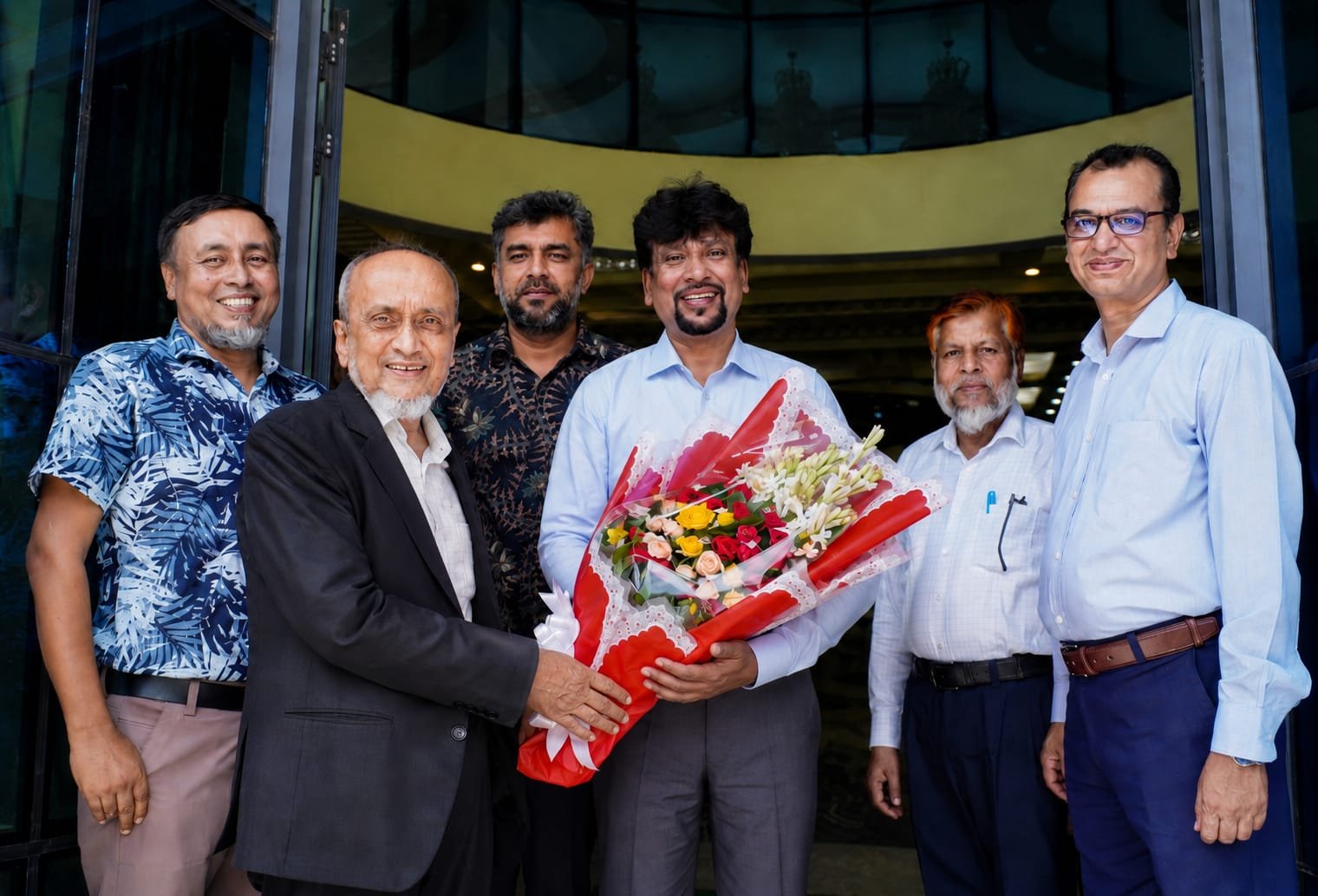 আত্মবিশ্বাস এর প্রাধান কার্যালয় এবং মাঠ পর্যায়ের কার্যক্রম সড়েজমিনে পরিদর্শনে আসেন পিকেএসএফ এর উপ-ব্যবস্থাপনা পরিচালক মহোদয় জনাব ড. আকন্দ মুহাম্মদ রফিকুল ইসলাম ও পিকেএসএফ এর অন্যান্য কর্মকর্তাবৃন্দ । তাদের আগমনের শুরুতে  ফুলেল শুভেচ্ছা জানান আত্মবিশ্বাস এর নির্বাহী পরিচালক জনাব মোঃ আকরামুল হক বিশ্বাস ও আত্মবিশ্বাস এর অন্যান্য কর্মকর্তাবৃন্দ ।